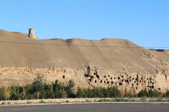 ͼ1 �ػ�Ī�߿�