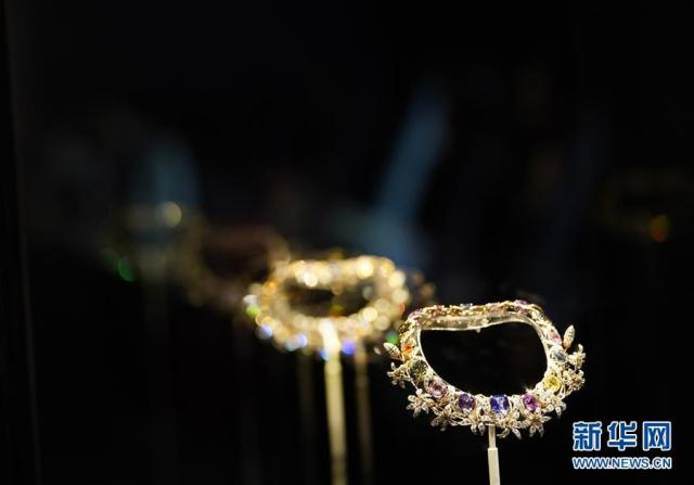 ����չ������������