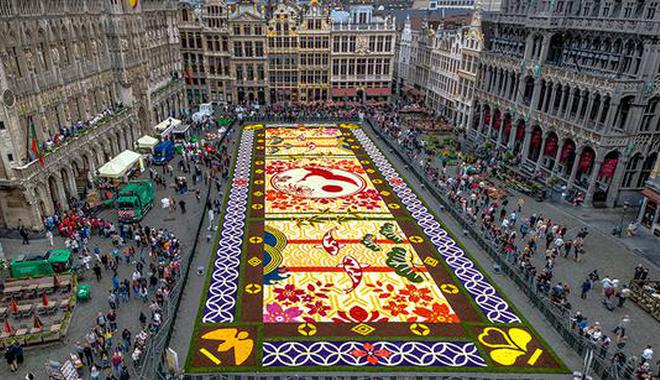 ���ʦ����60����ʻ�ƴ����һ�������ձ���������Ļ滭��Ʒ