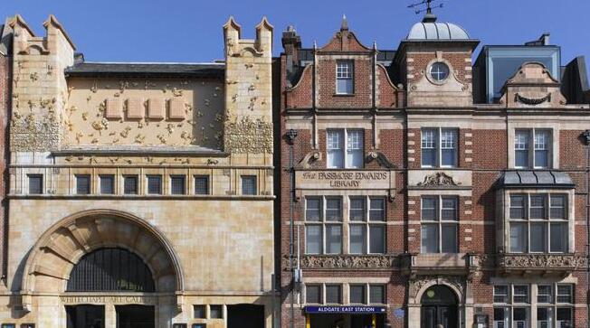 ���ߵ���˹���ư��������ݣ���ΰ�������հ���